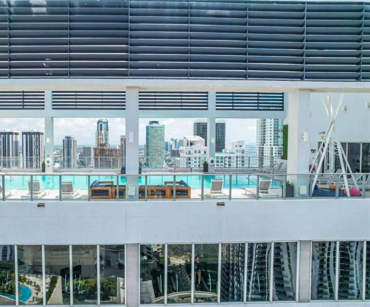 Luxury Loft 270 Views, Rooftop Pool, Parking Holiday home *