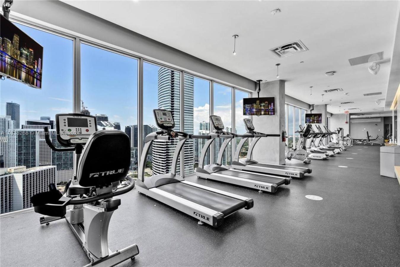 Holiday home Luxury Loft 270 Views, Rooftop Pool, Parking