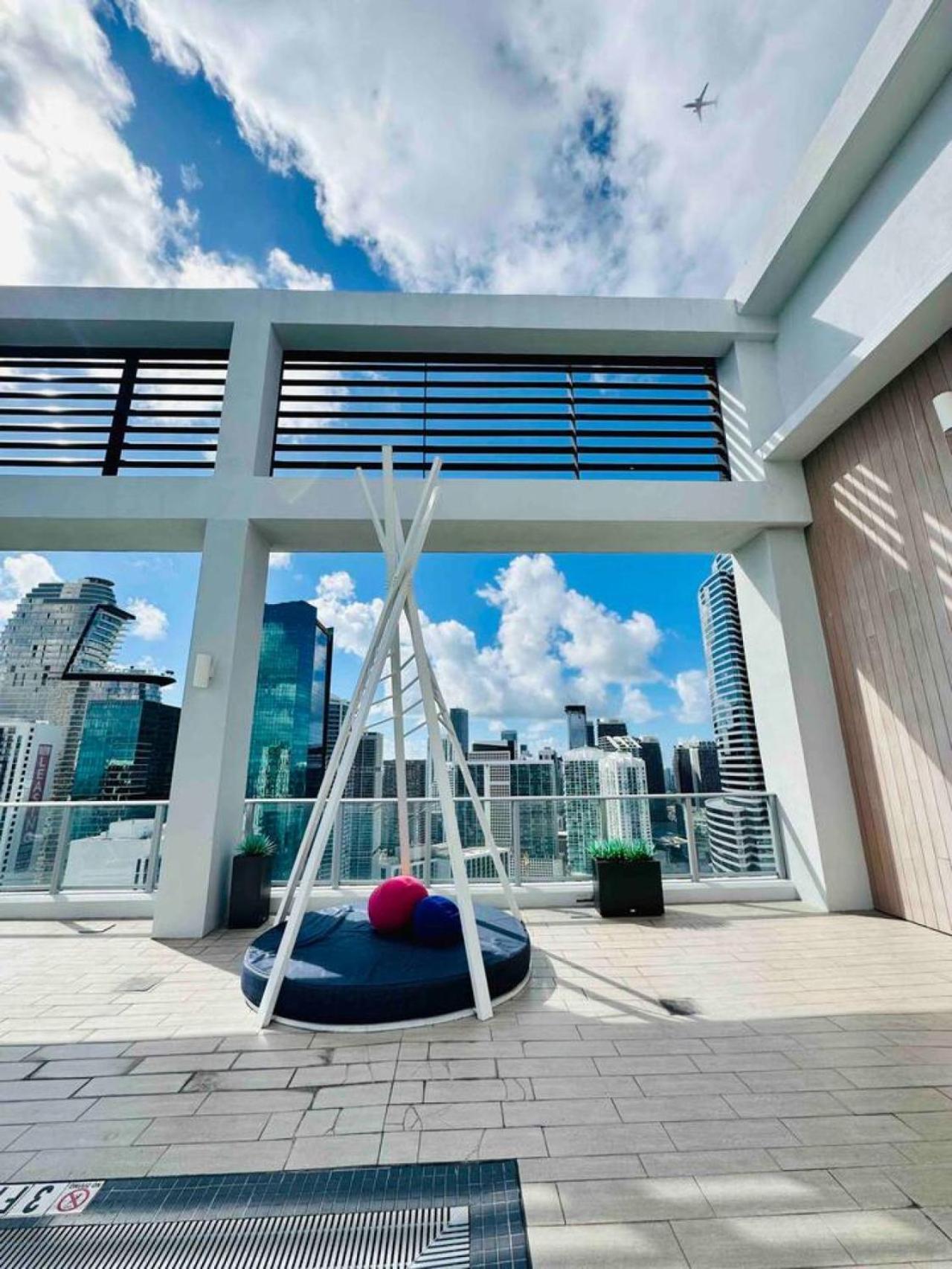 Luxury Loft 270 Views, Rooftop Pool, Parking * Miami